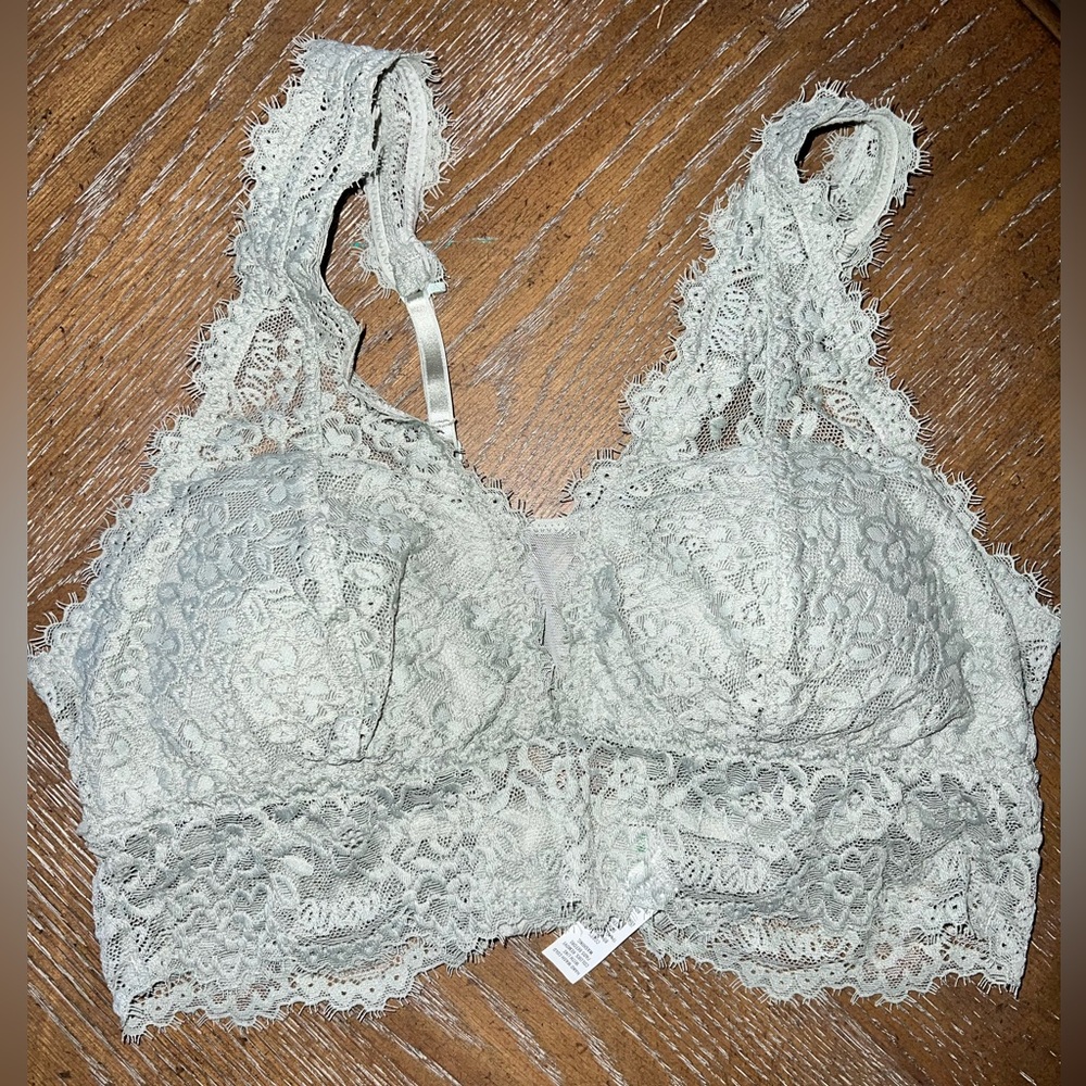 Aerie light Gray Lace 3 clasp closure Bralette
